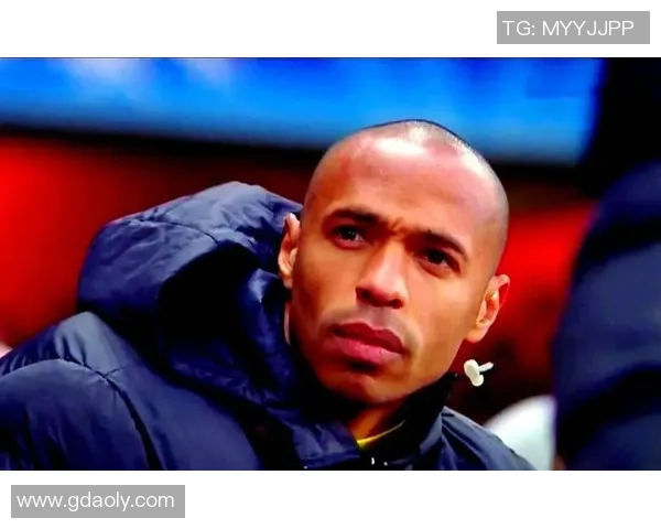 警察足球明星的真实身份揭晓他在绿茵场上的传奇故事